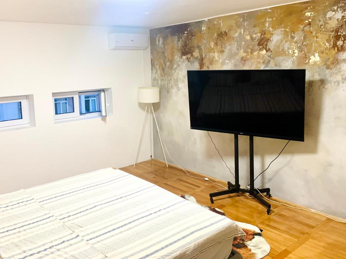 City Center Square Deluxe Nest Podgorica Zewnętrze zdjęcie